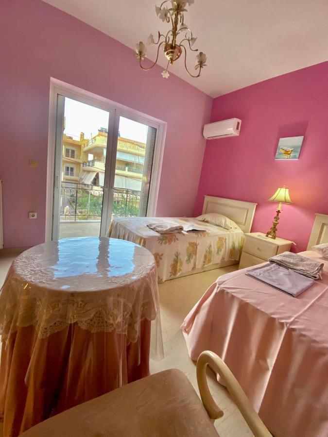 Apartment Dora's Nest 5' Min From The Airport. Spáta